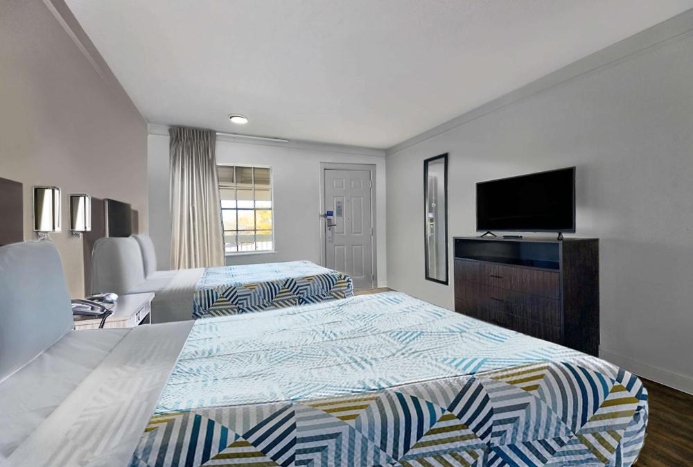 Quadruple Room - Non-Smoking interior